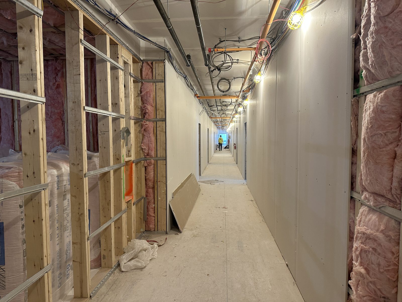 Drywall corridor drying under controlled temperature and humidity